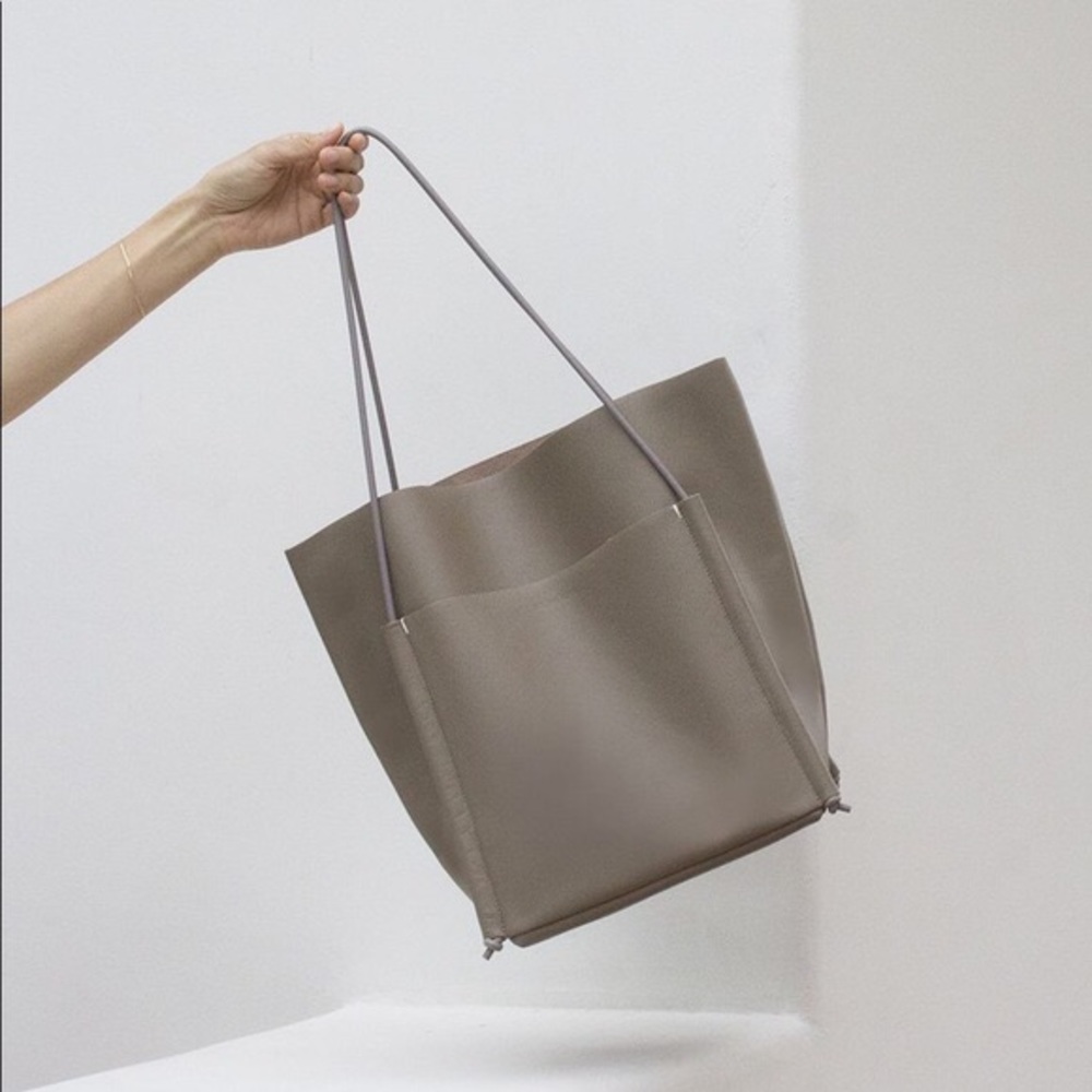 Building Block Pocket Tote in Light grey